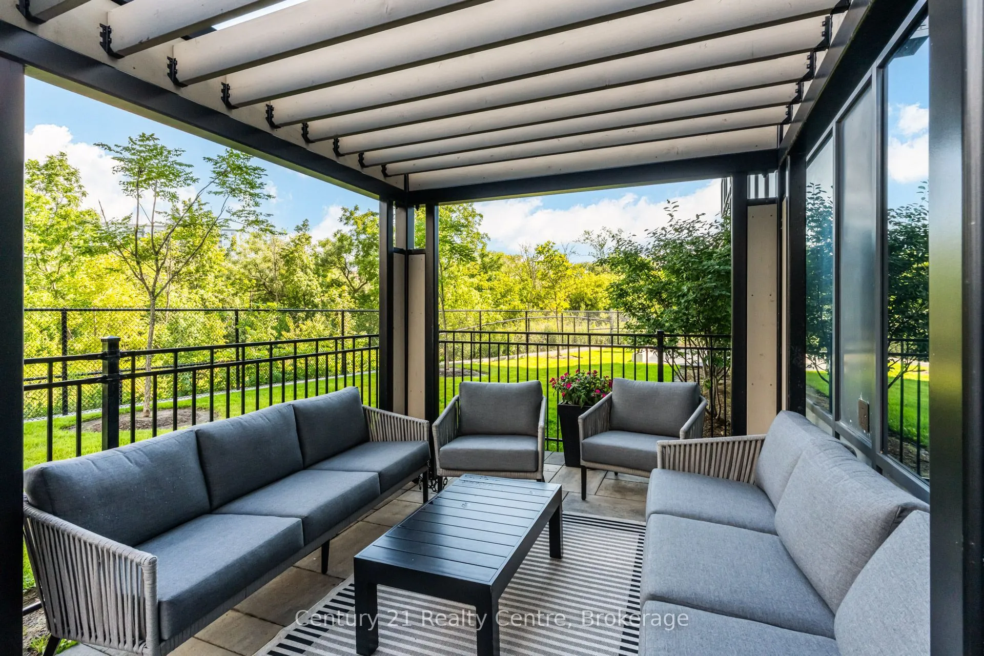 1063 Douglas McCurdy Common #513