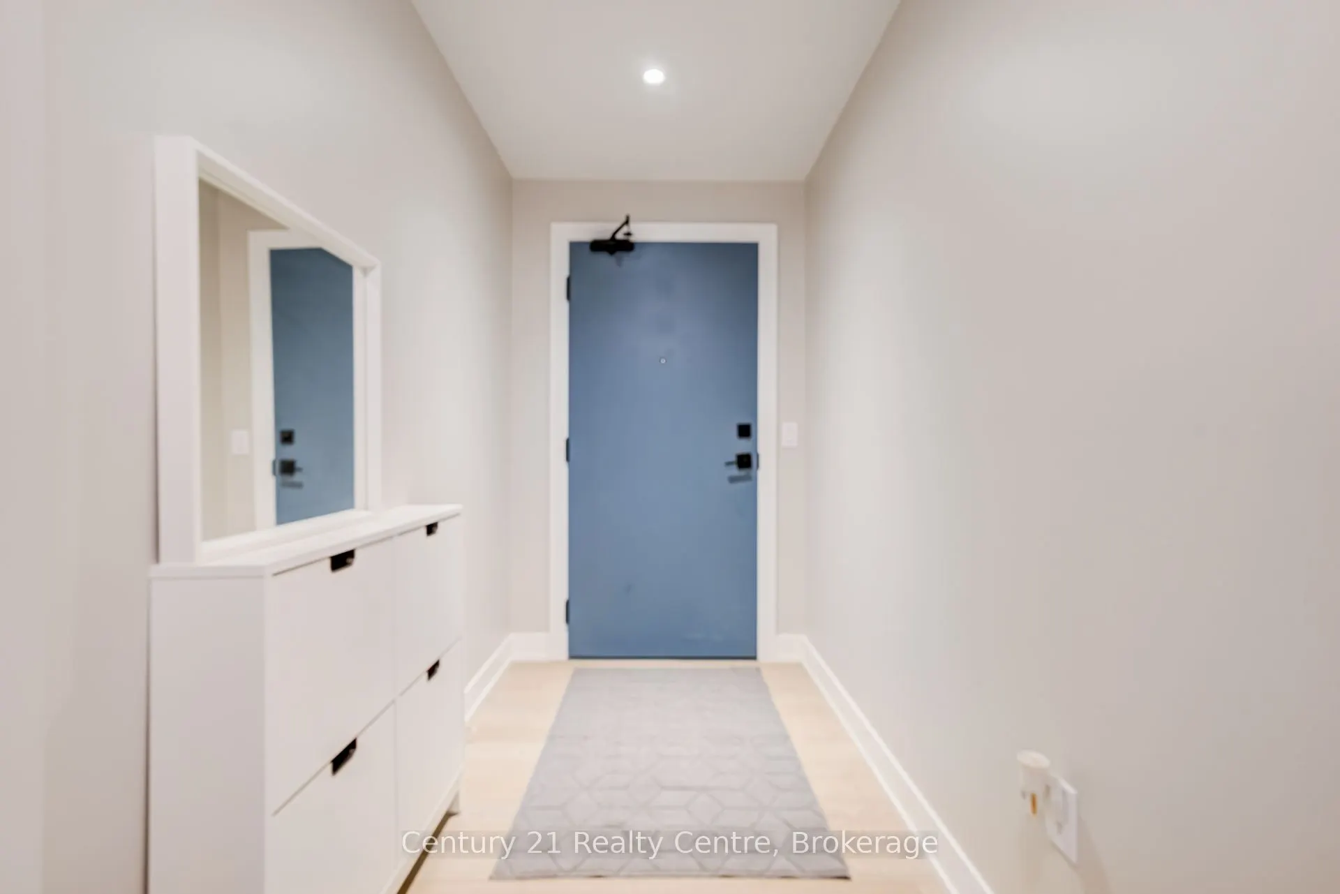 1063 Douglas McCurdy Common #513