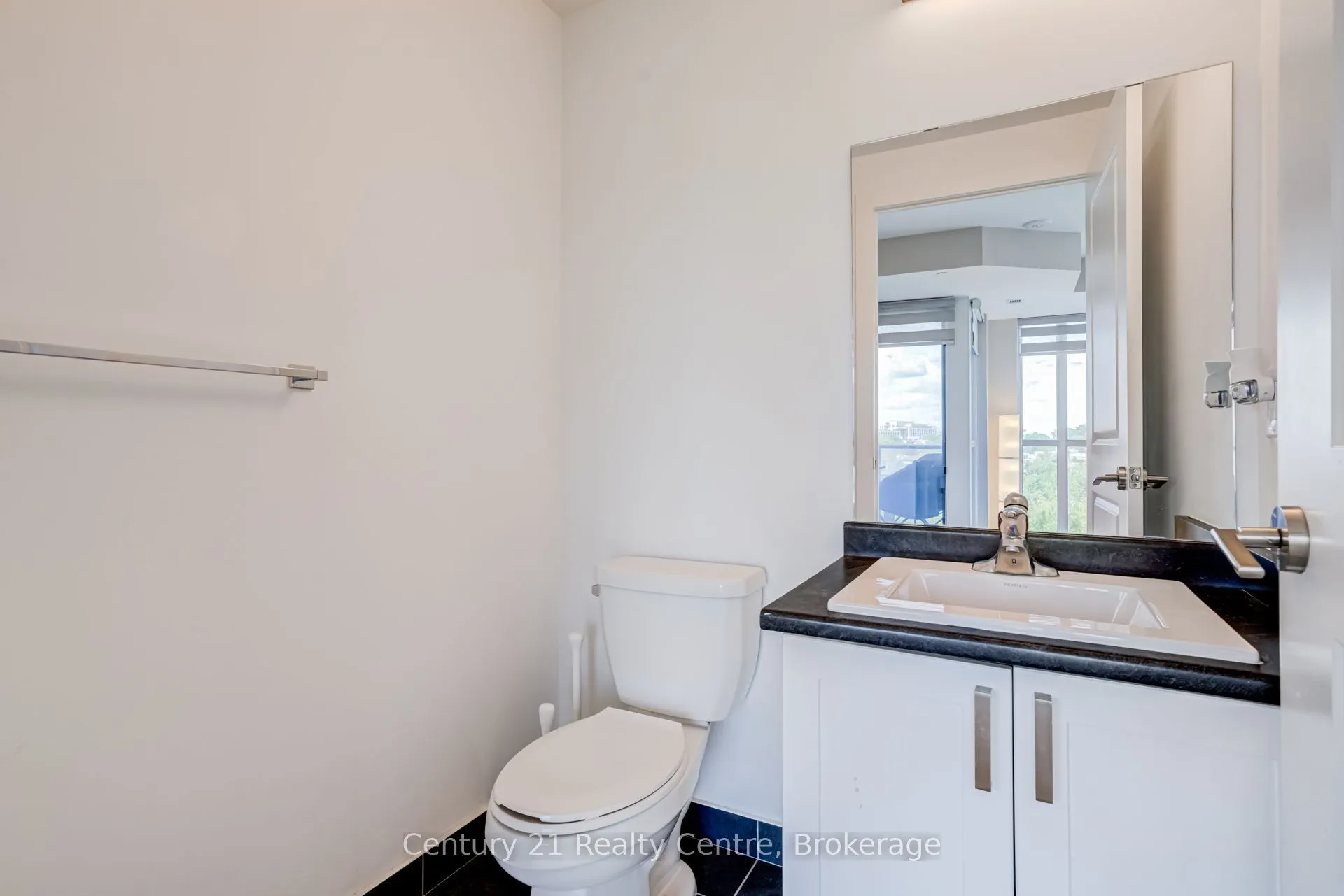 1063 Douglas McCurdy Common #513