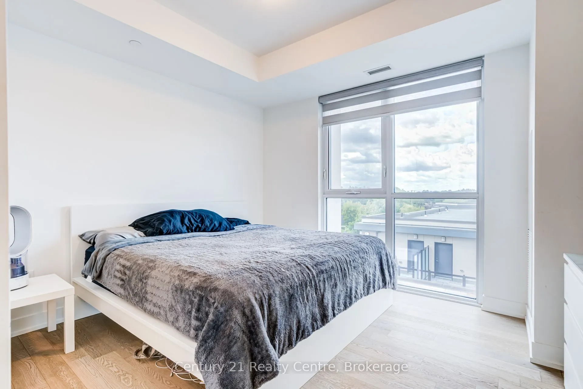 1063 Douglas McCurdy Common #513
