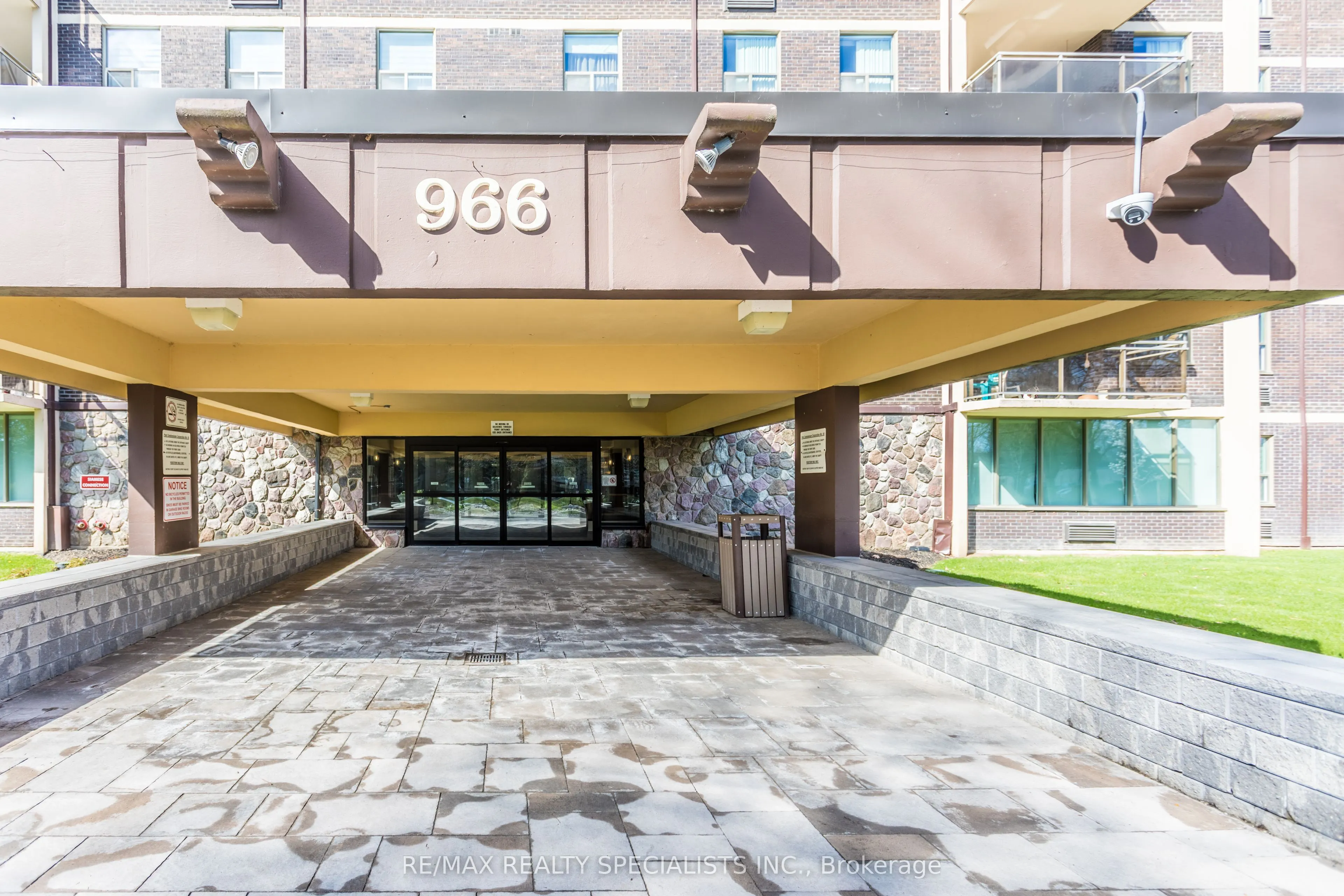 966 Inverhouse Drive #410