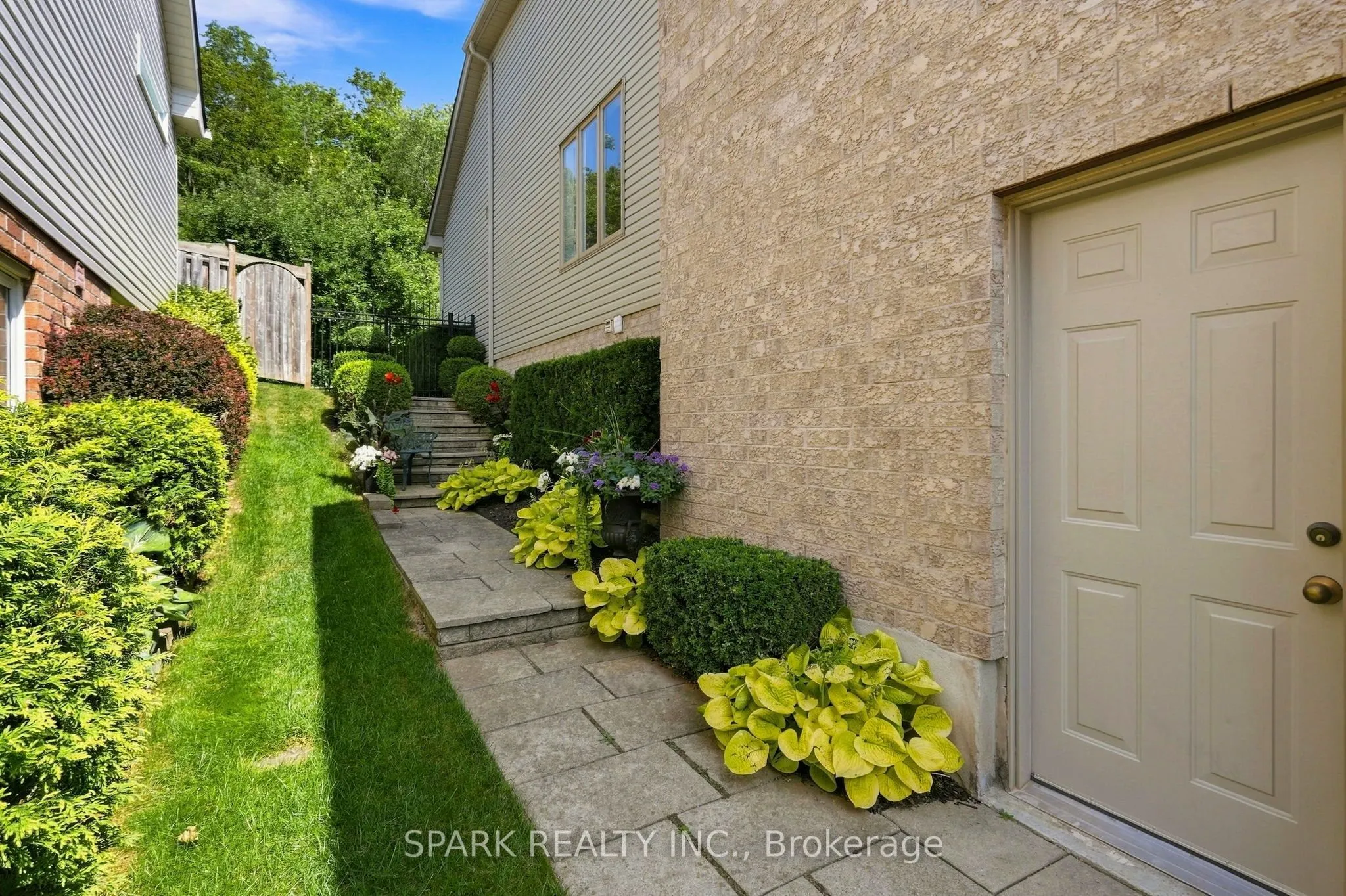 179 Tanners Drive S