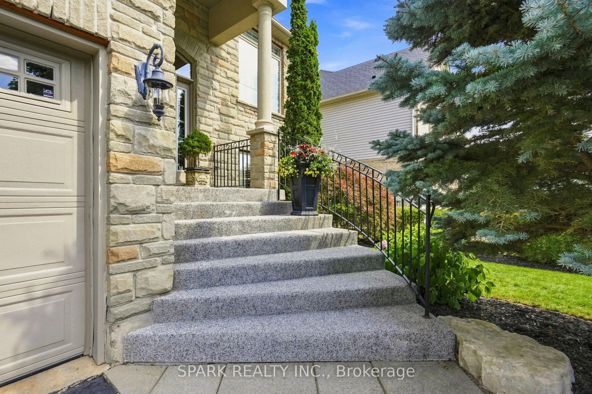 179 Tanners Drive S