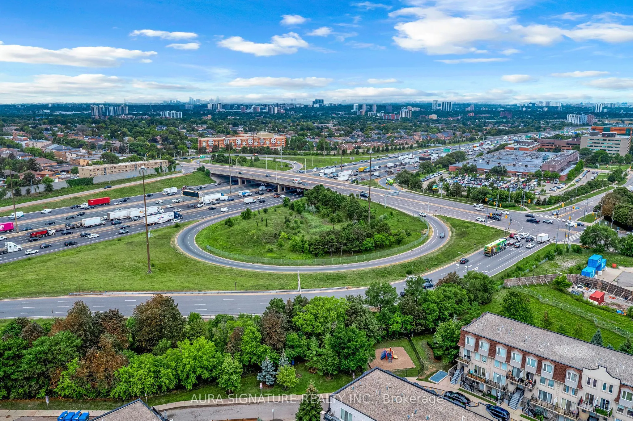105 George Appleton Way #2142