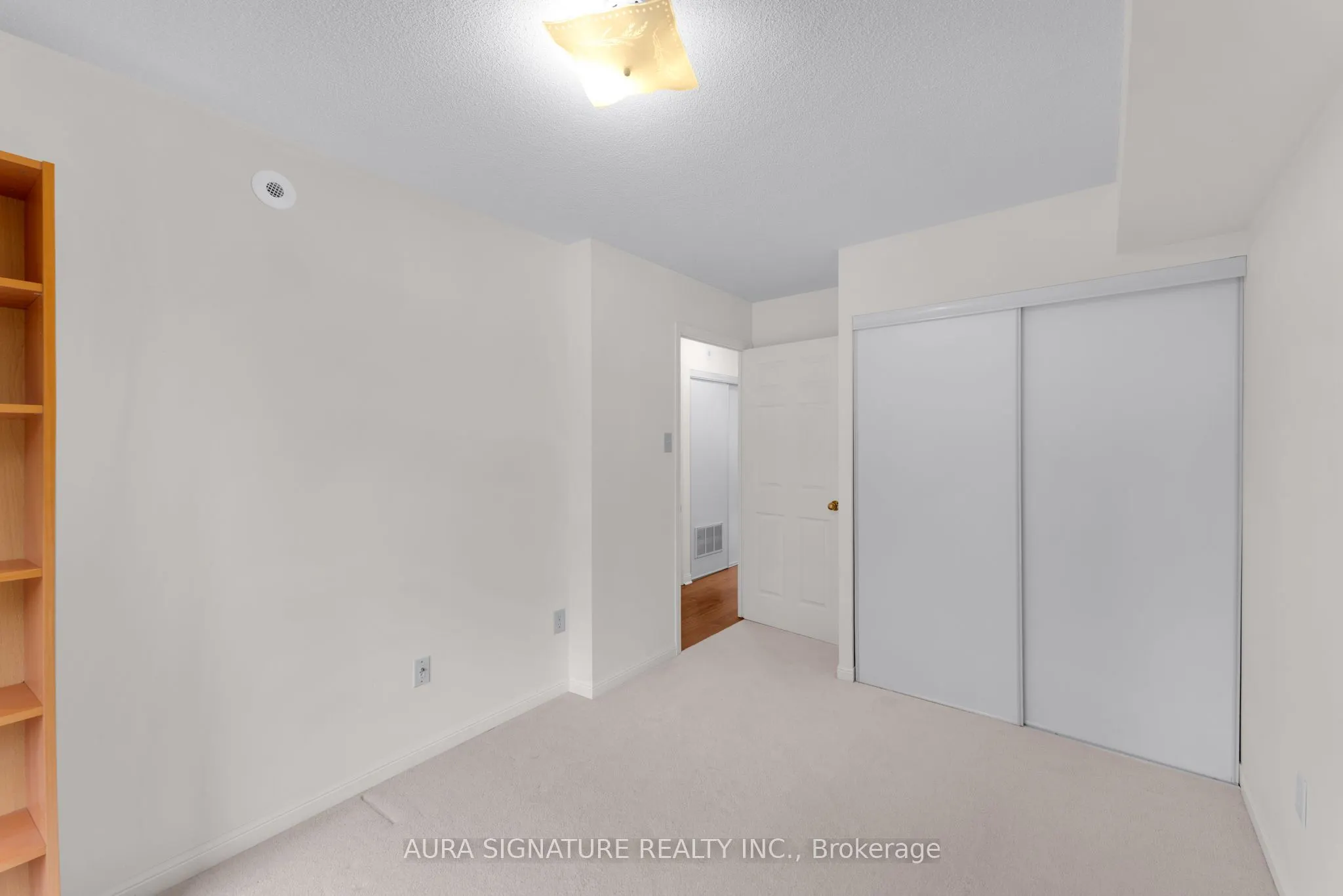 105 George Appleton Way #2142