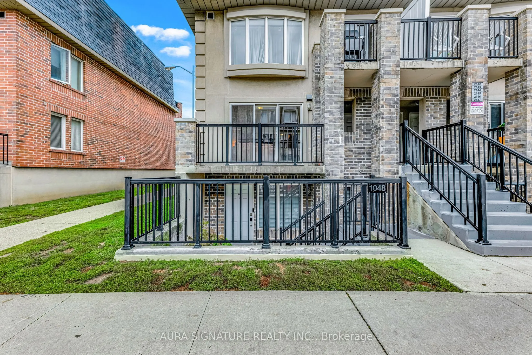 105 George Appleton Way #2142