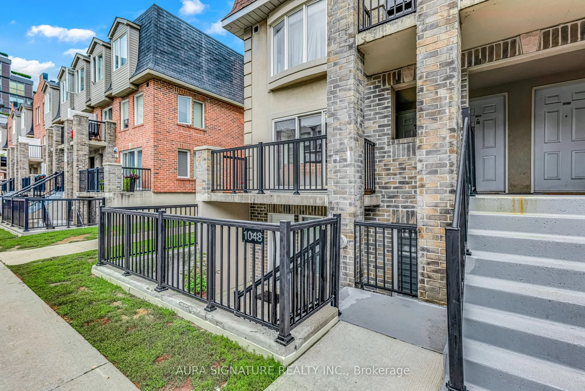 105 George Appleton Way #2142