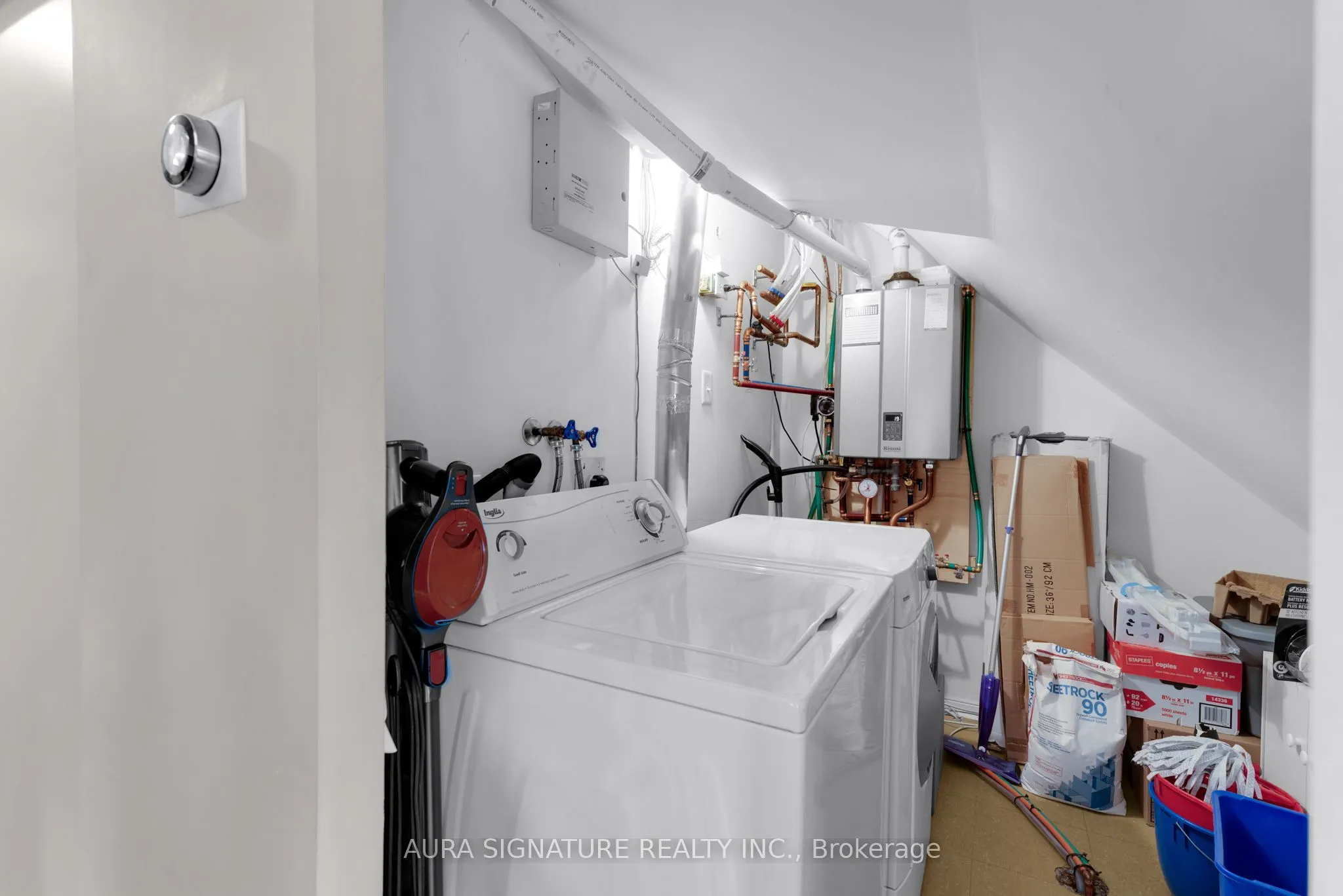 105 George Appleton Way #2142