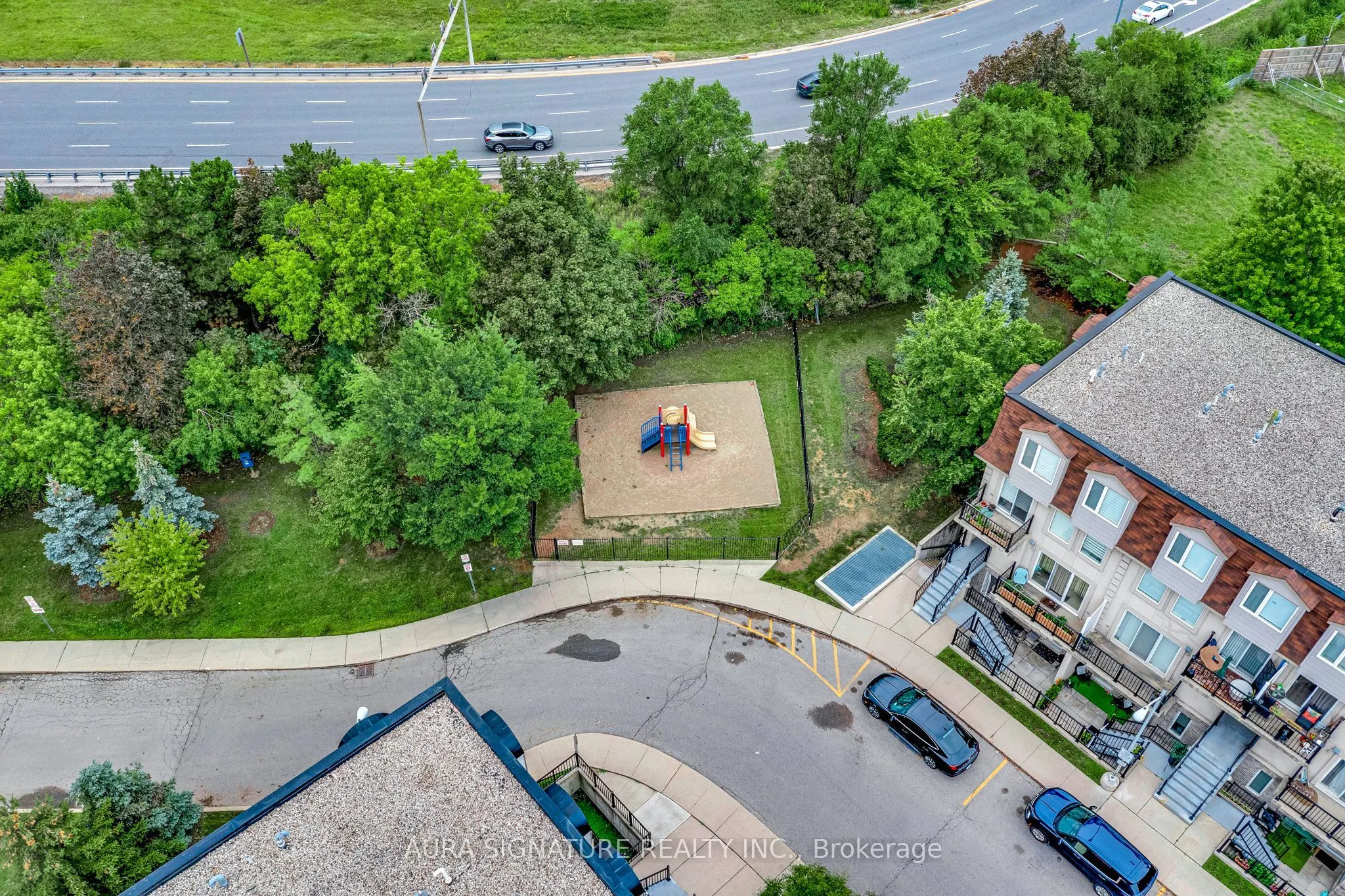 105 George Appleton Way #2142