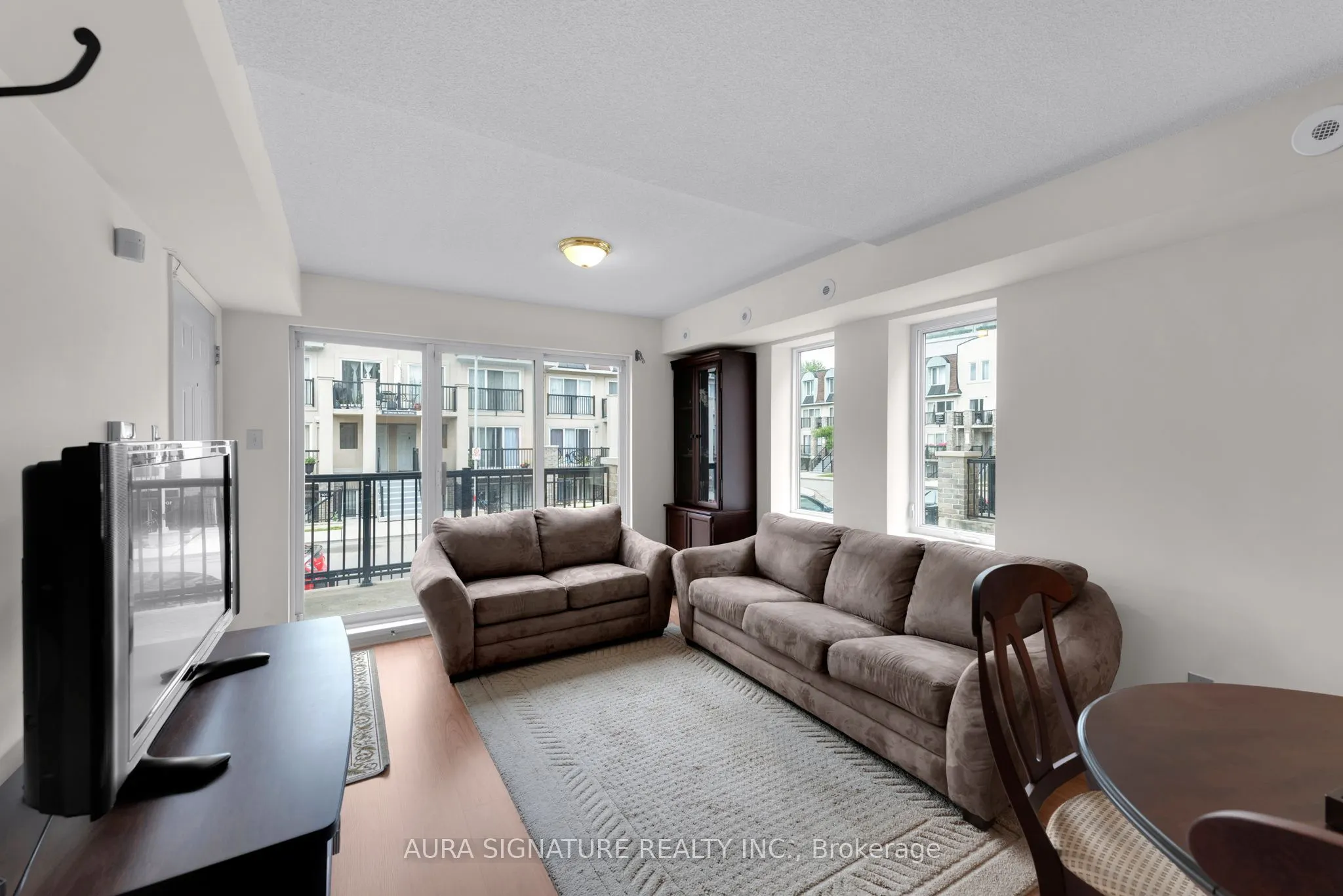 105 George Appleton Way #2142