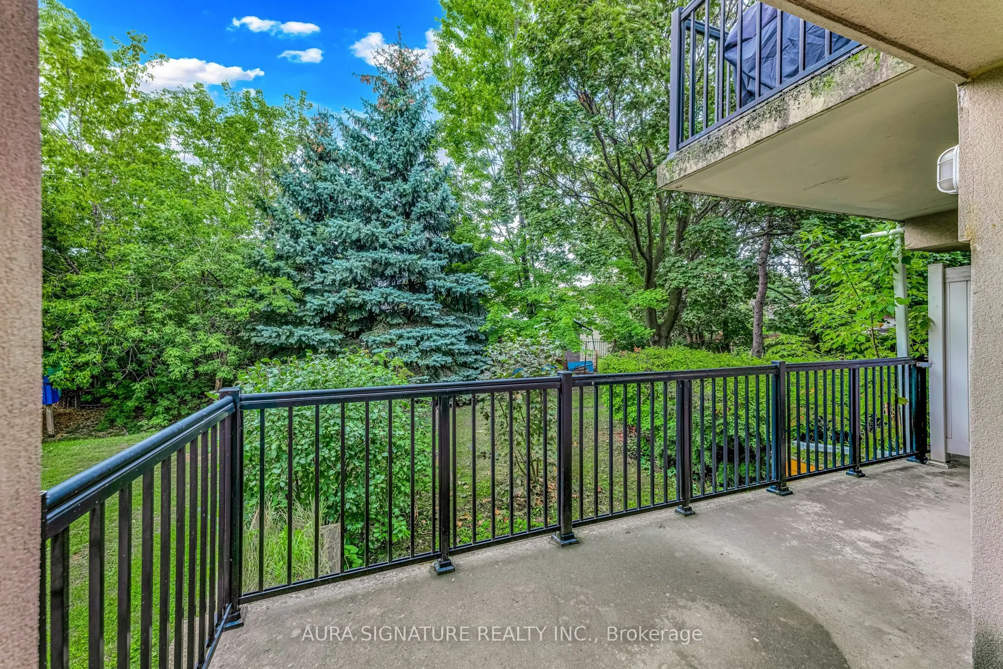 105 George Appleton Way #2142