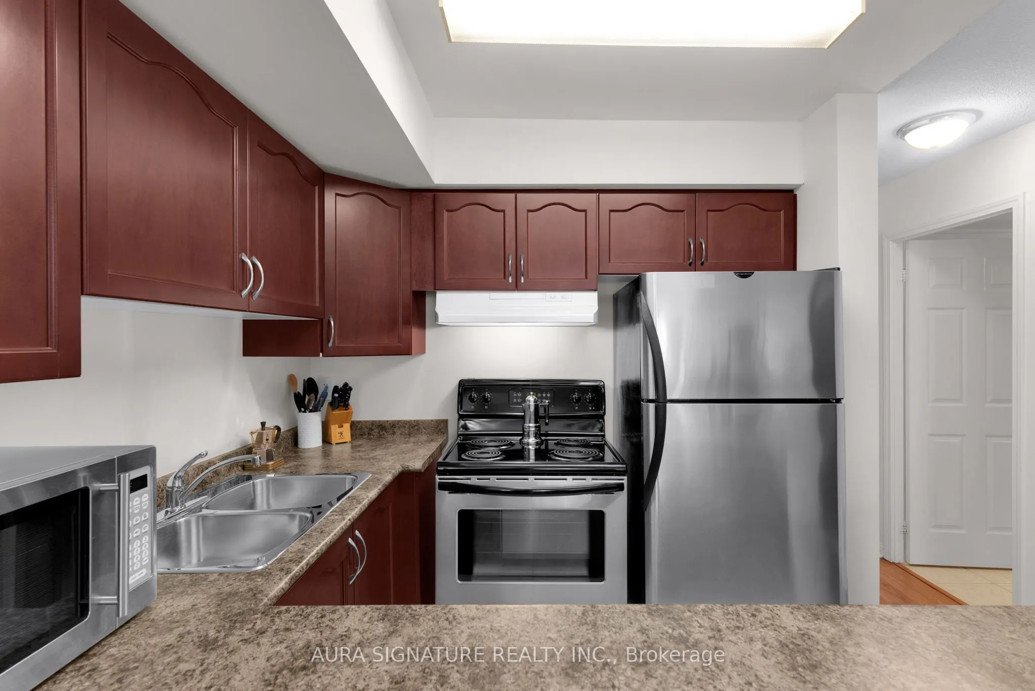 105 George Appleton Way #2142