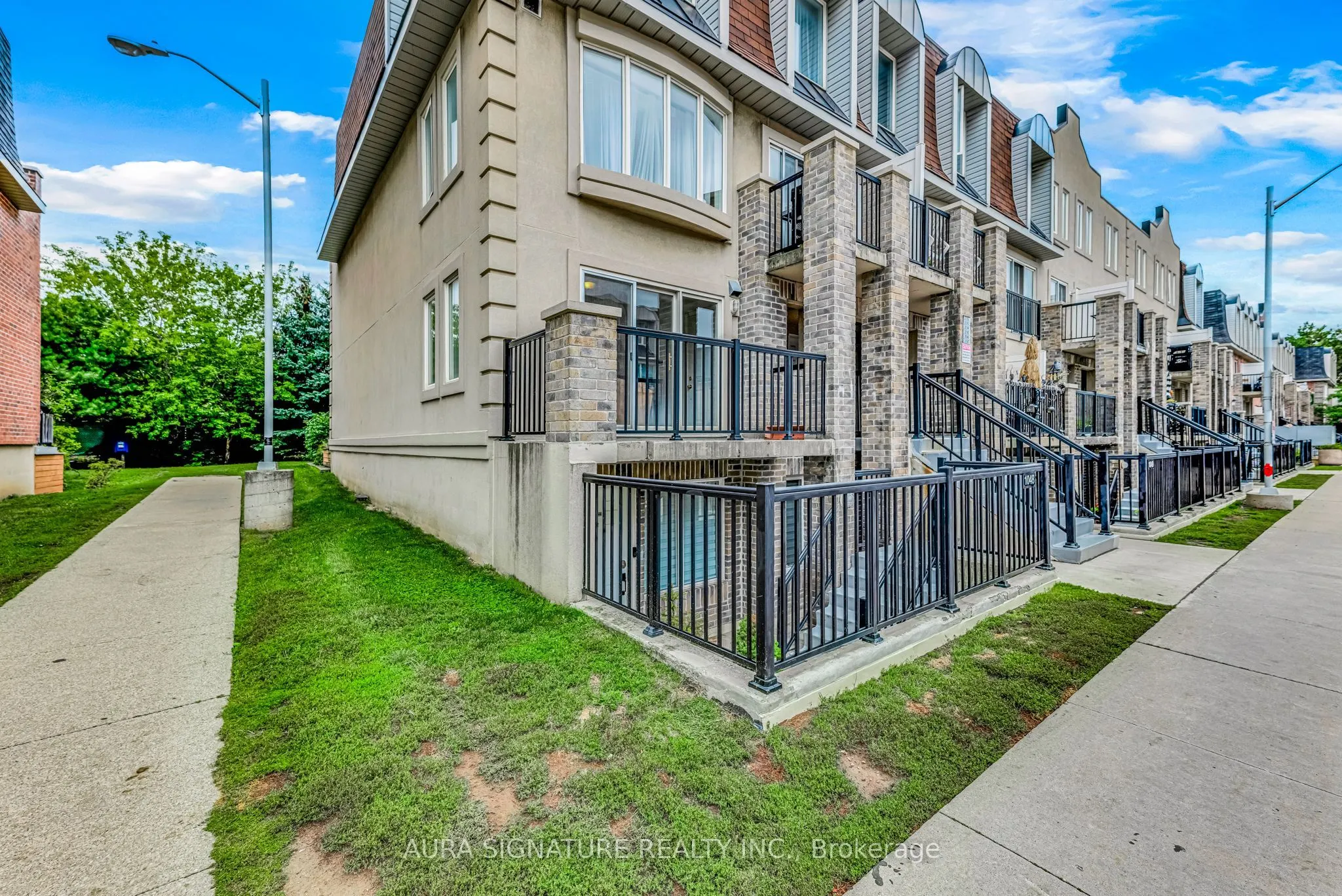 105 George Appleton Way #2142