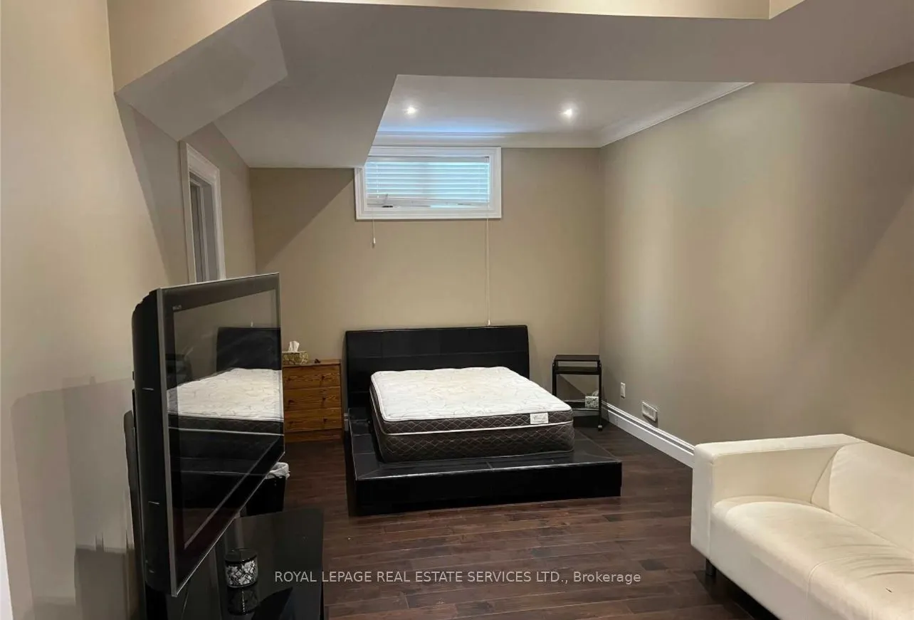 45 Ontario Court S #Lower