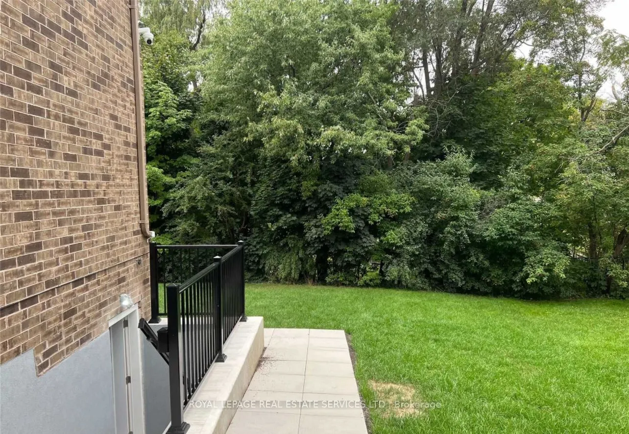 45 Ontario Court S #Lower