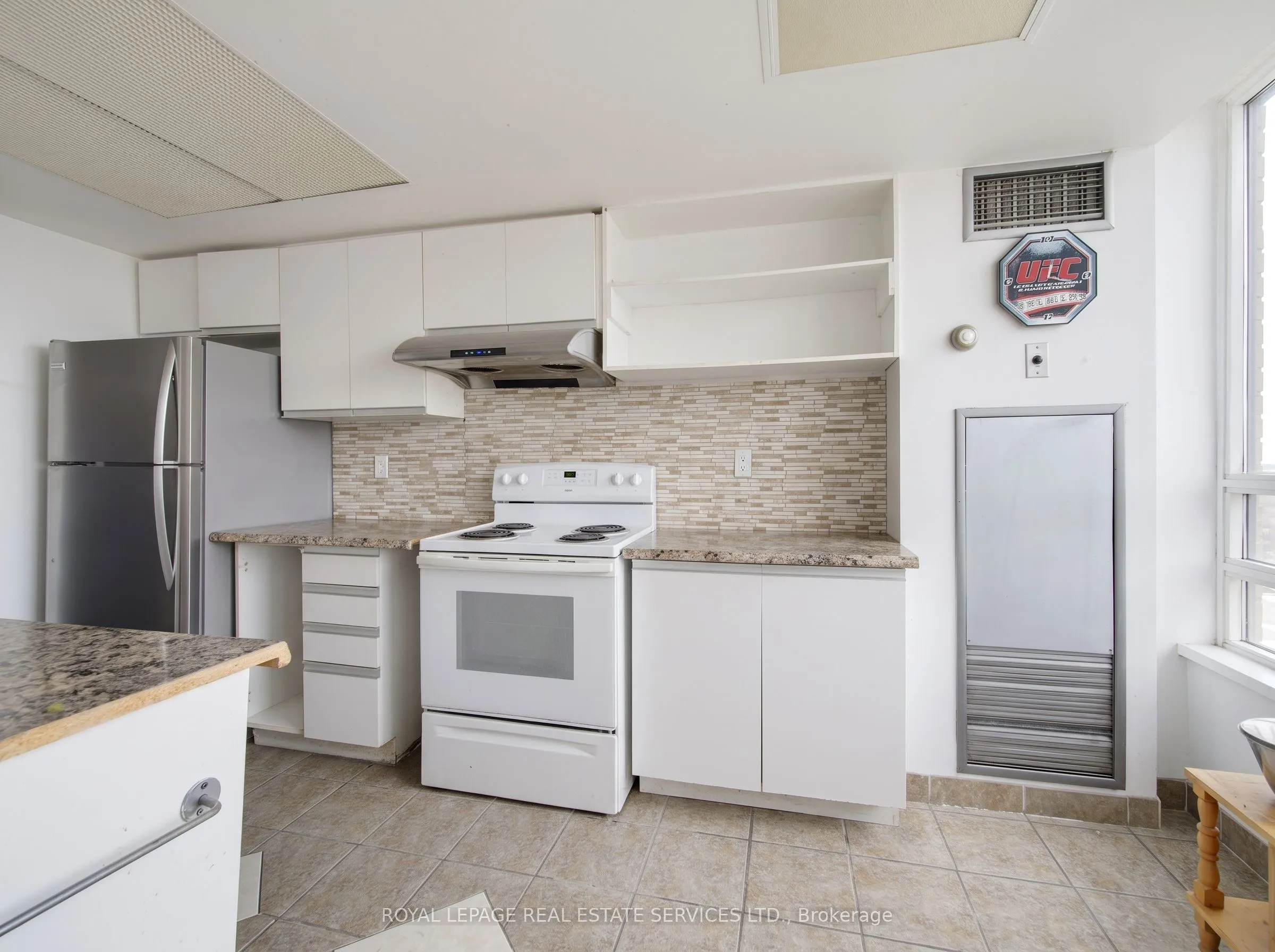 75 King Street E #1212