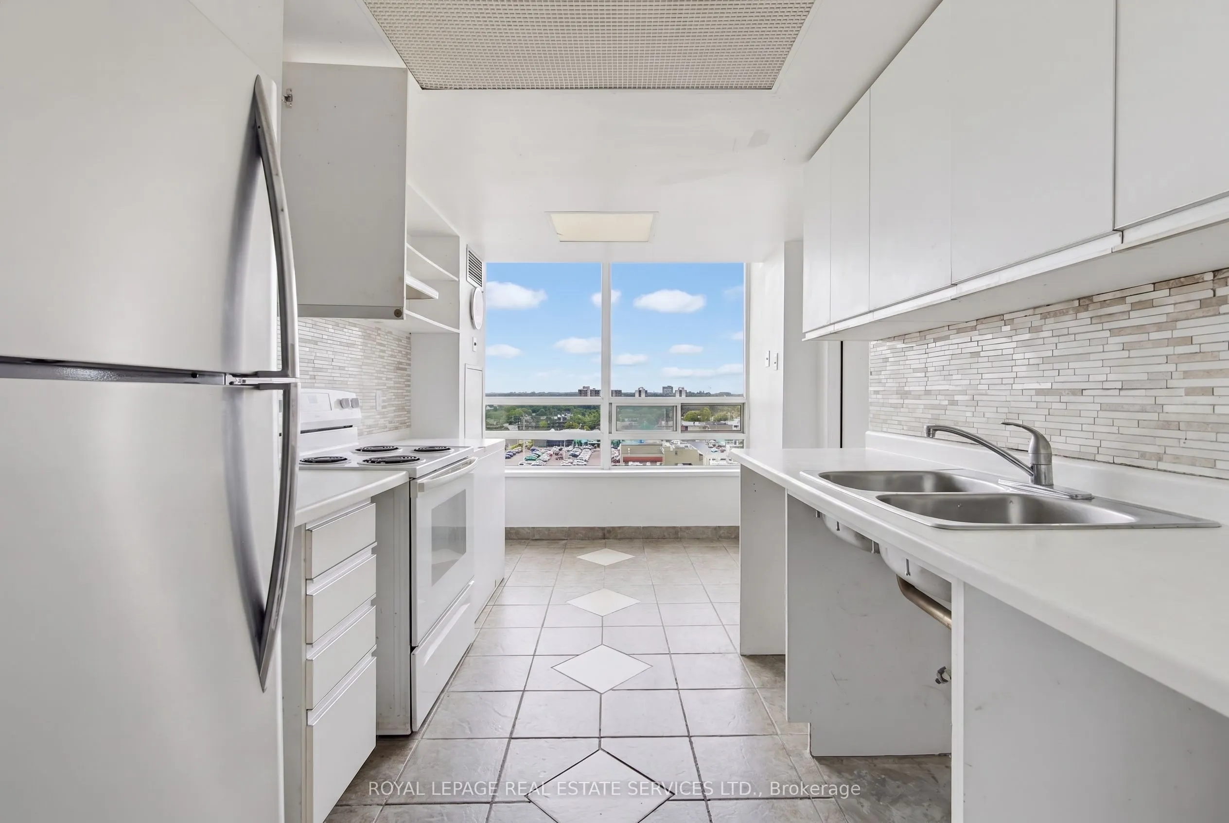 75 King Street E #1212