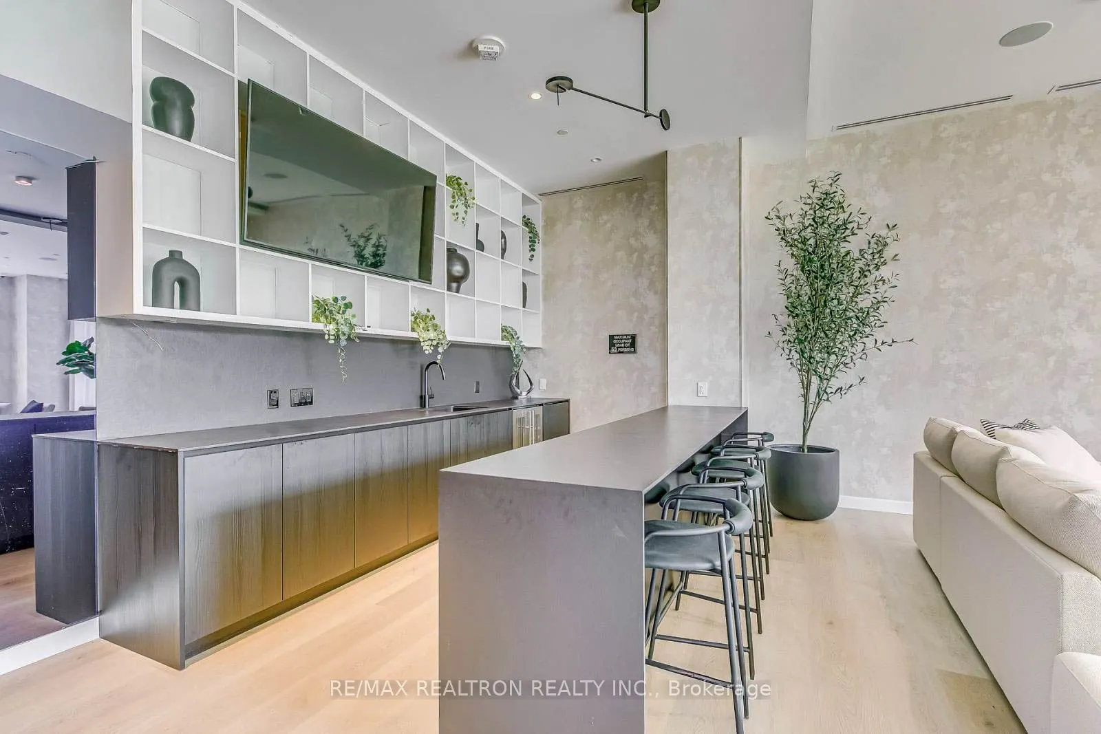 86 Dundas Street E #410