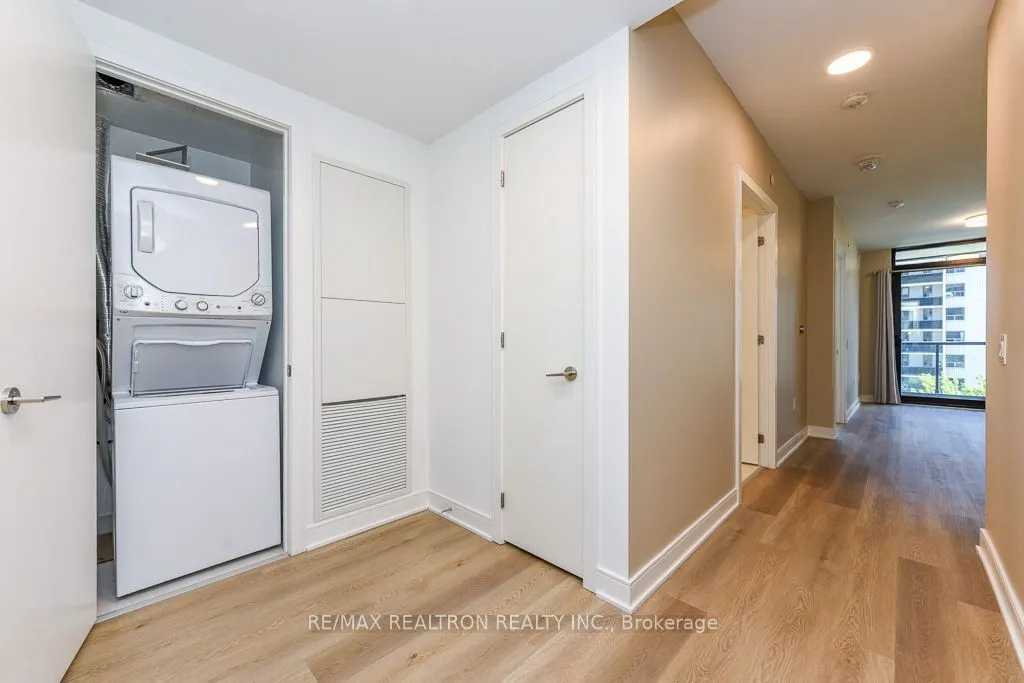 86 Dundas Street E #410