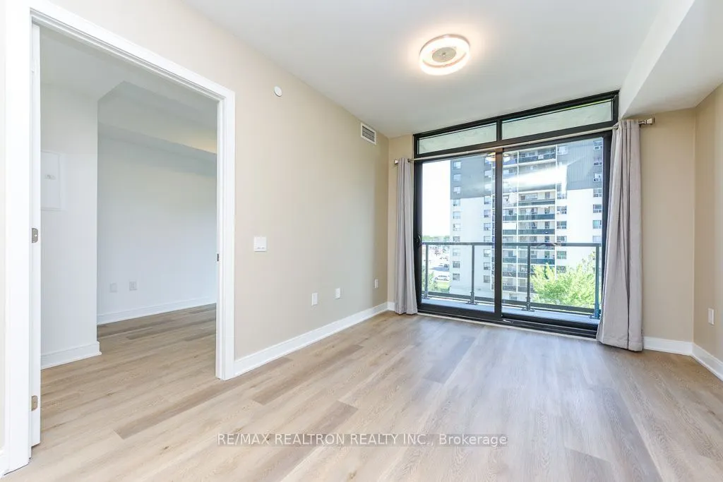 86 Dundas Street E #410