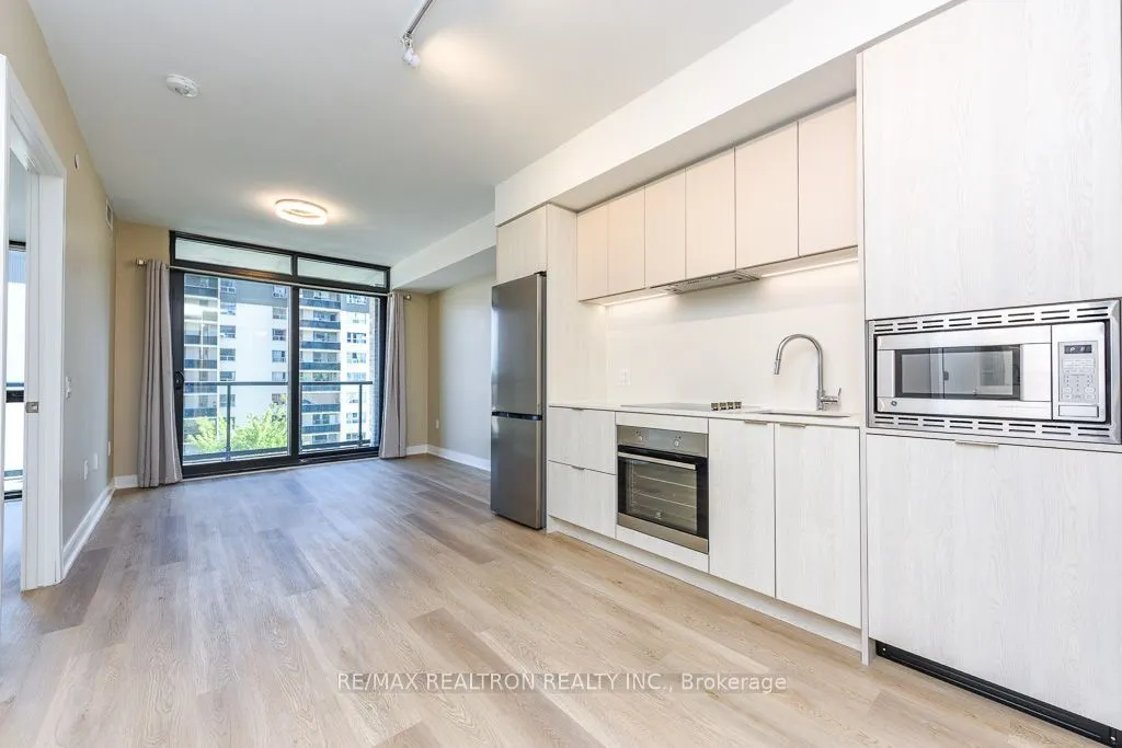 86 Dundas Street E #410
