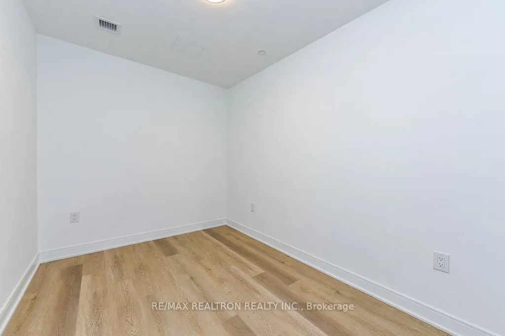 86 Dundas Street E #410