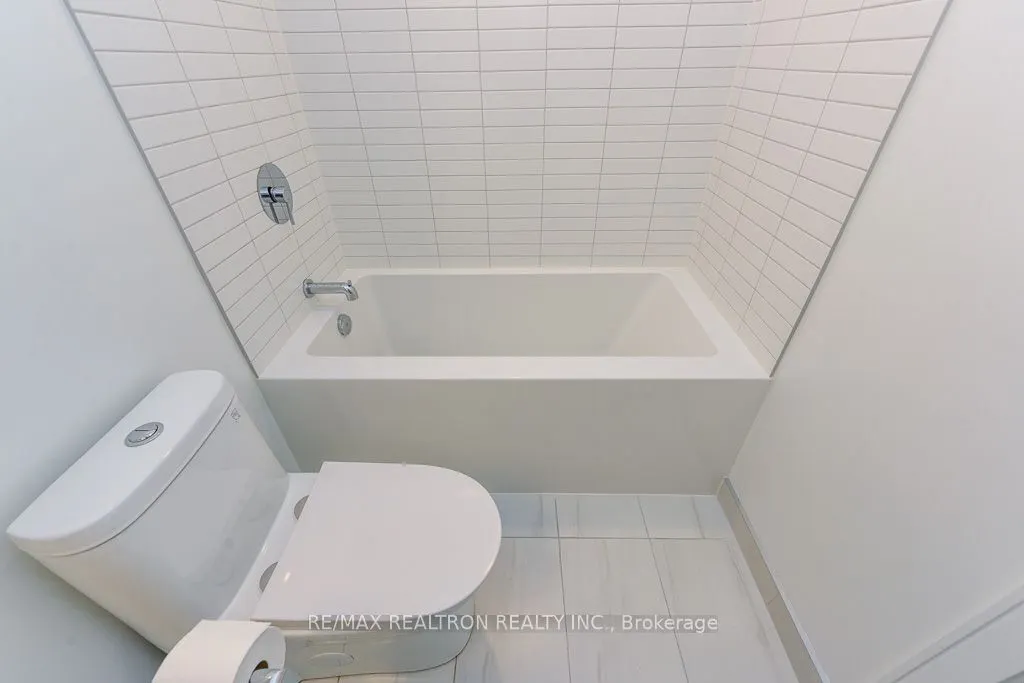 86 Dundas Street E #410