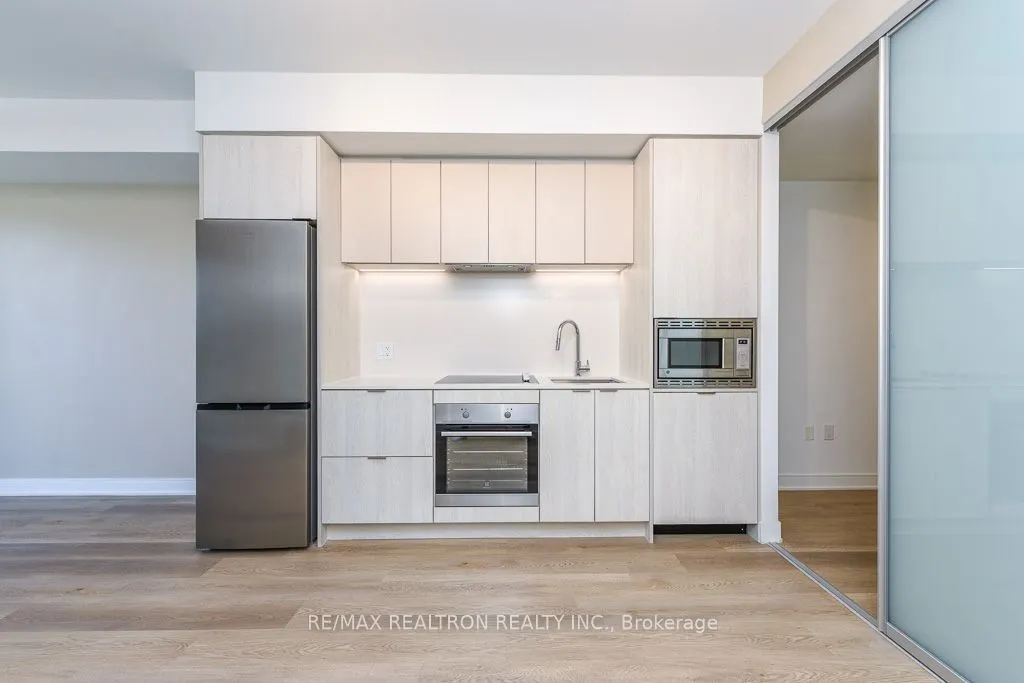86 Dundas Street E #410