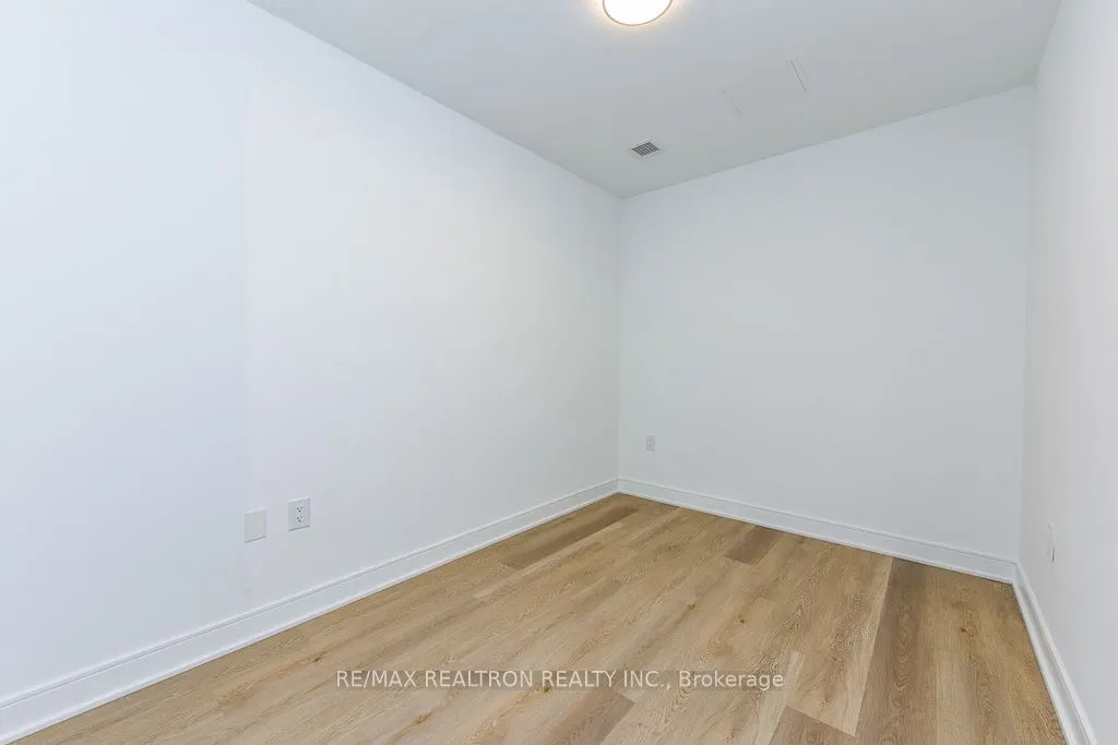 86 Dundas Street E #410