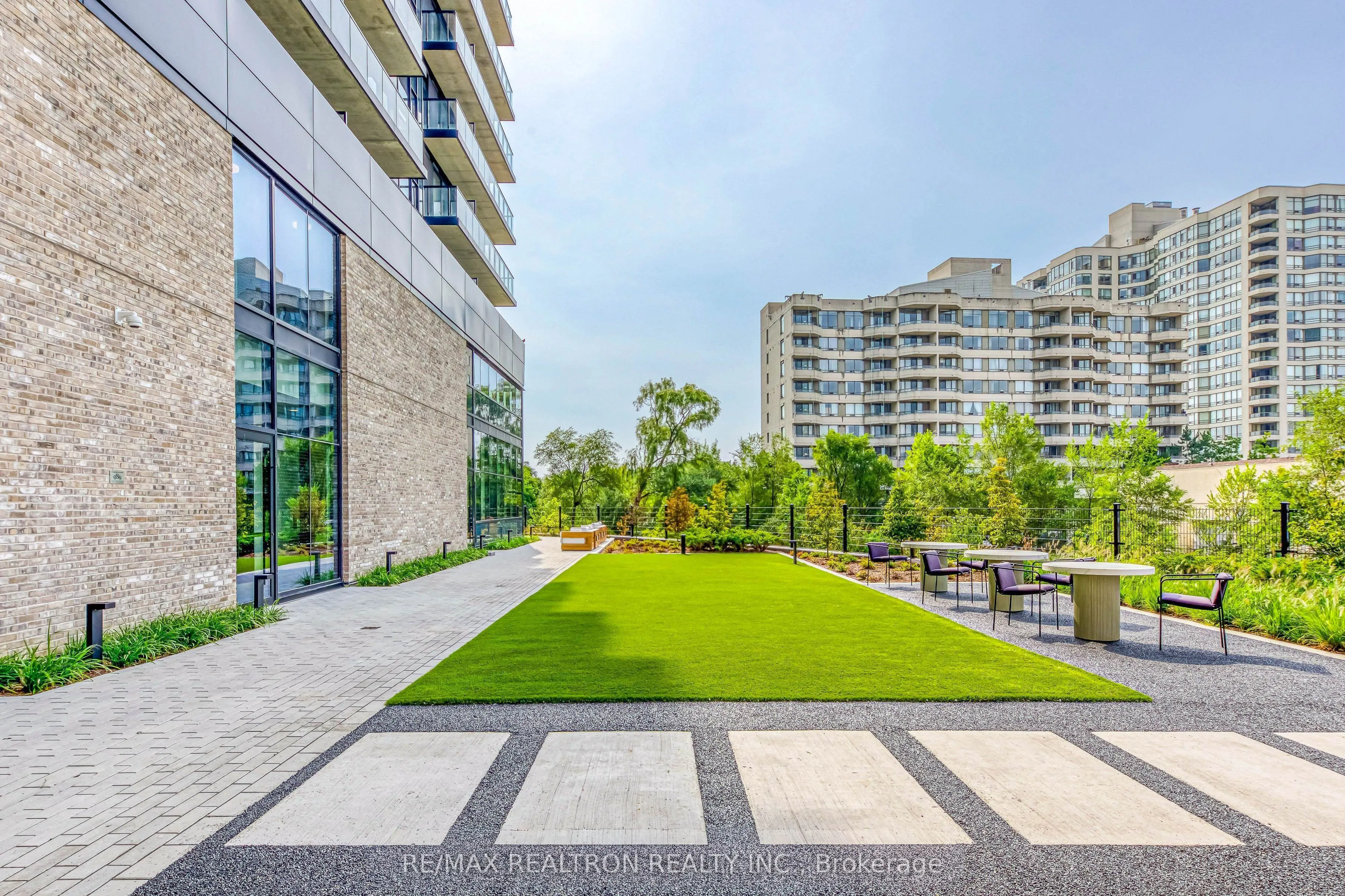 86 Dundas Street E #410