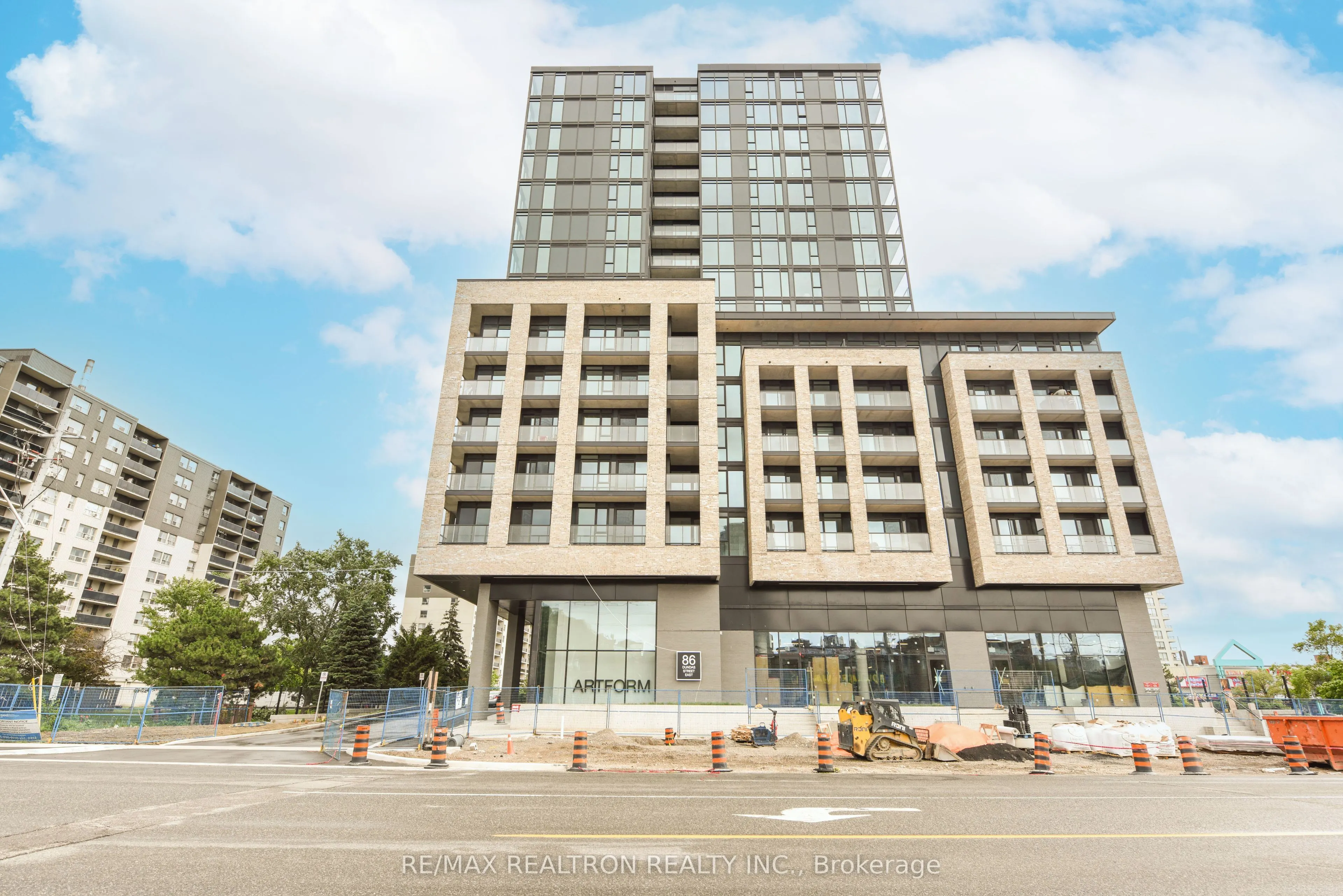 86 Dundas Street E #410