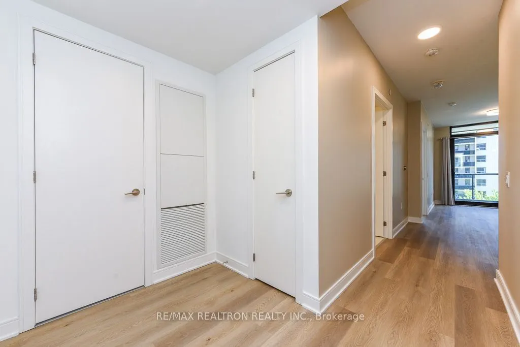 86 Dundas Street E #410