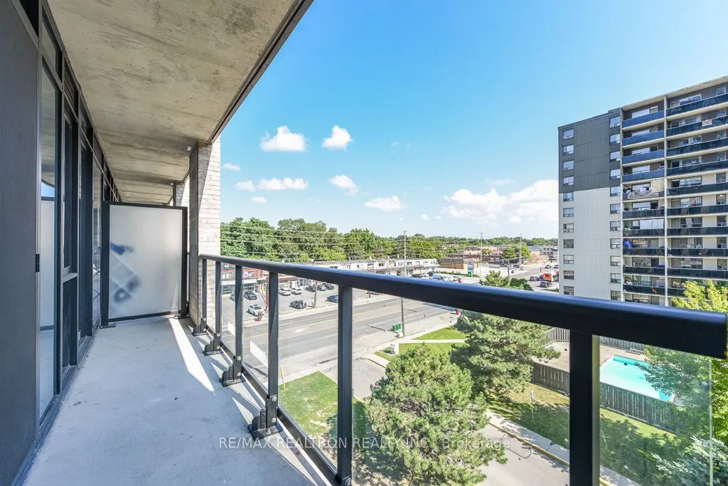 86 Dundas Street E #410