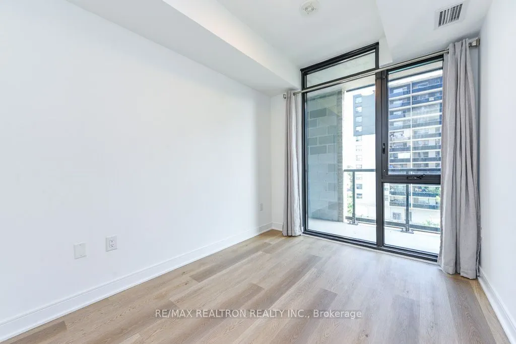 86 Dundas Street E #410