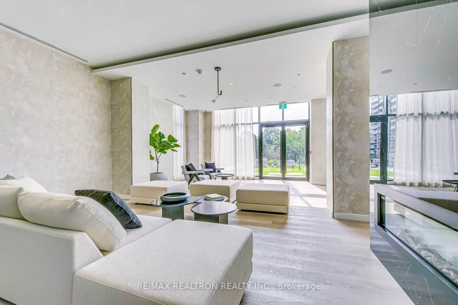 86 Dundas Street E #410