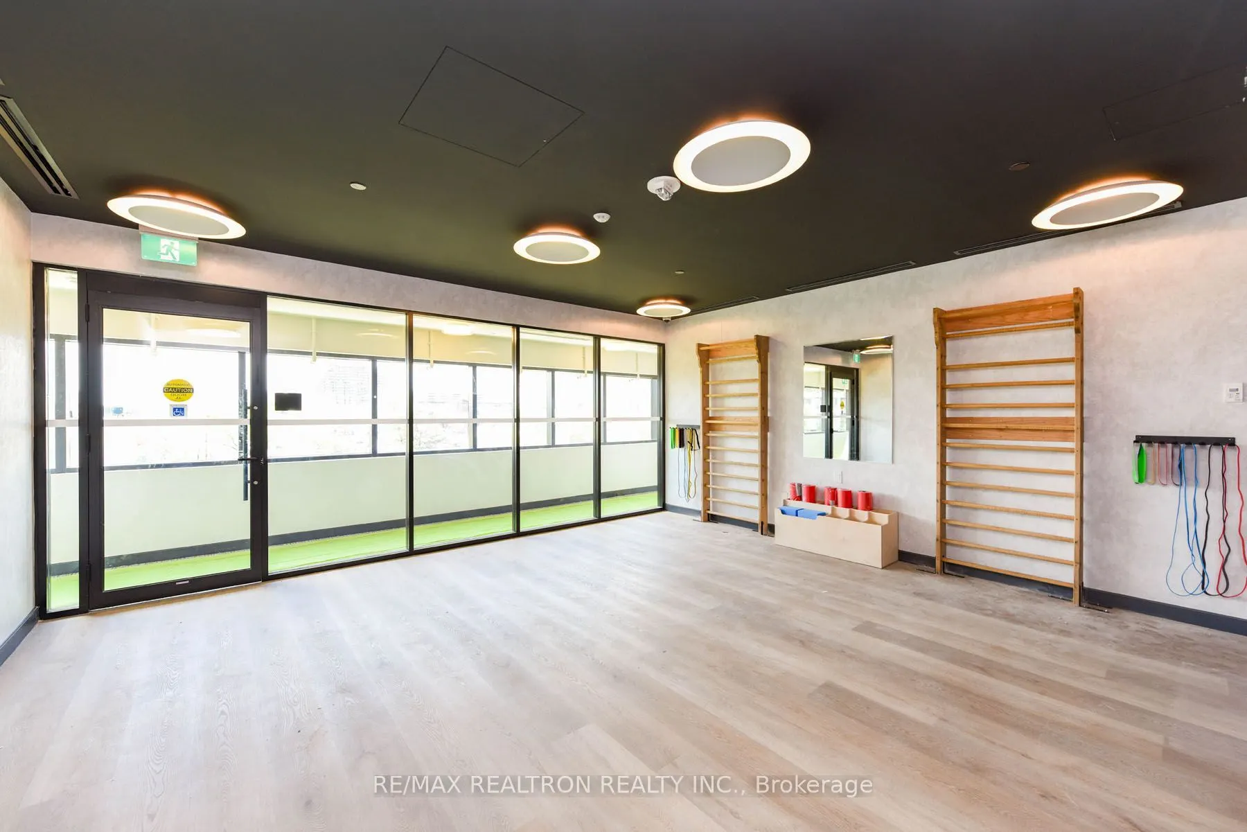 86 Dundas Street E #410