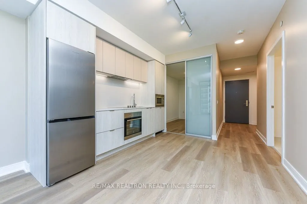 86 Dundas Street E #410