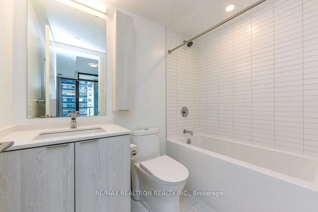 86 Dundas Street E #410