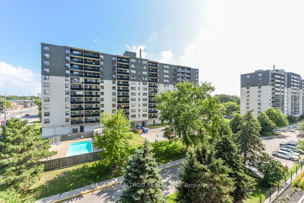 86 Dundas Street E #410