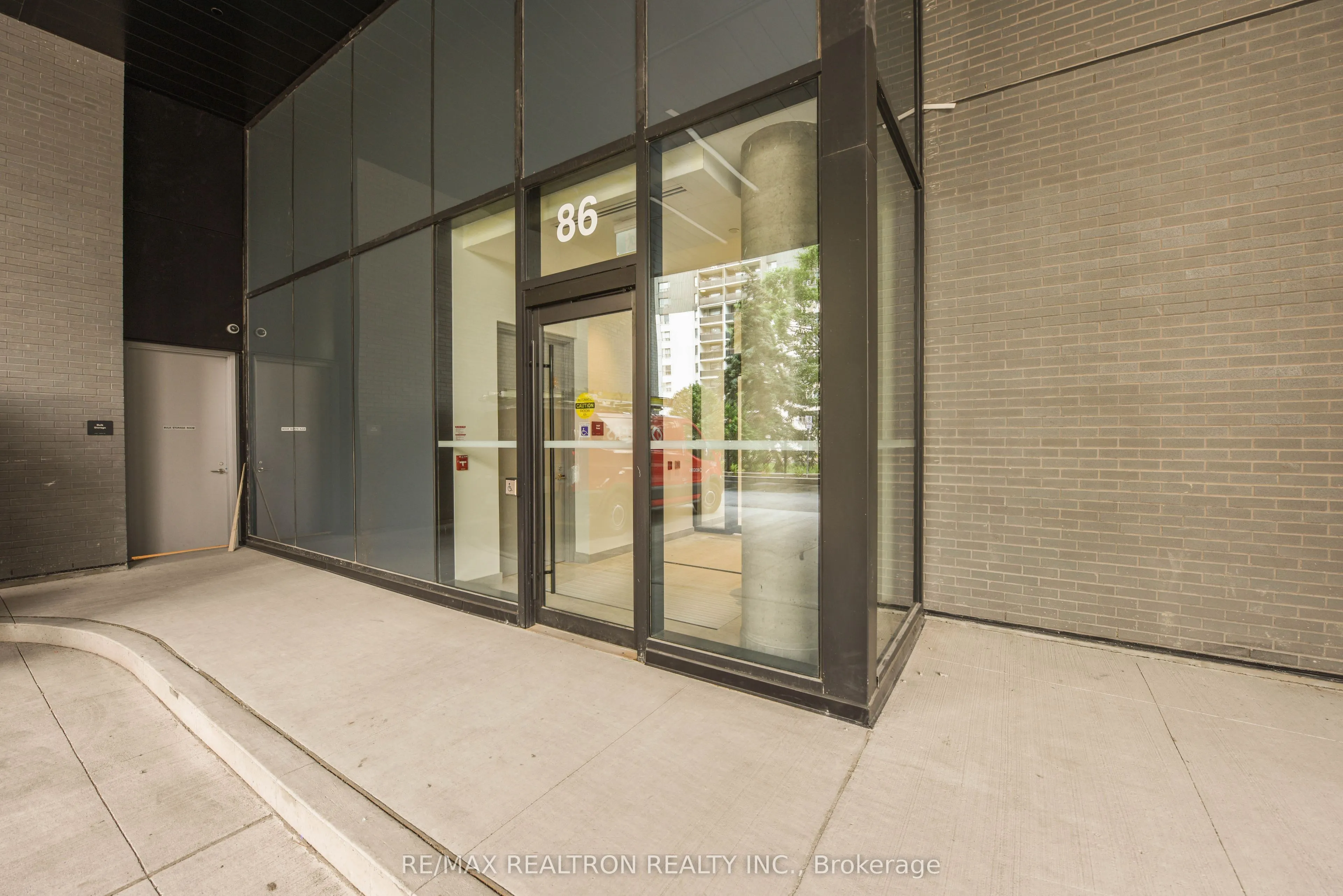 86 Dundas Street E #410