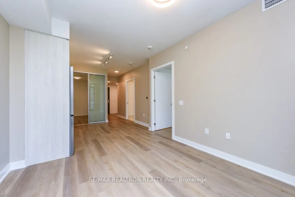 86 Dundas Street E #410