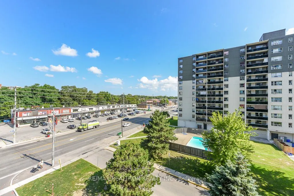 86 Dundas Street E #410