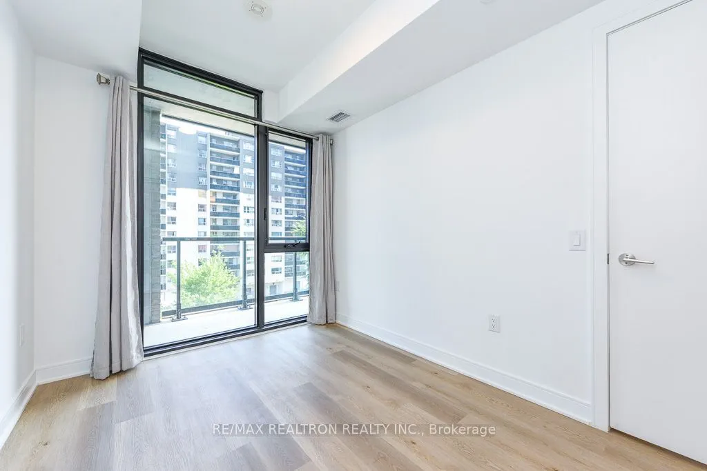 86 Dundas Street E #410