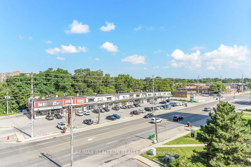 86 Dundas Street E #410