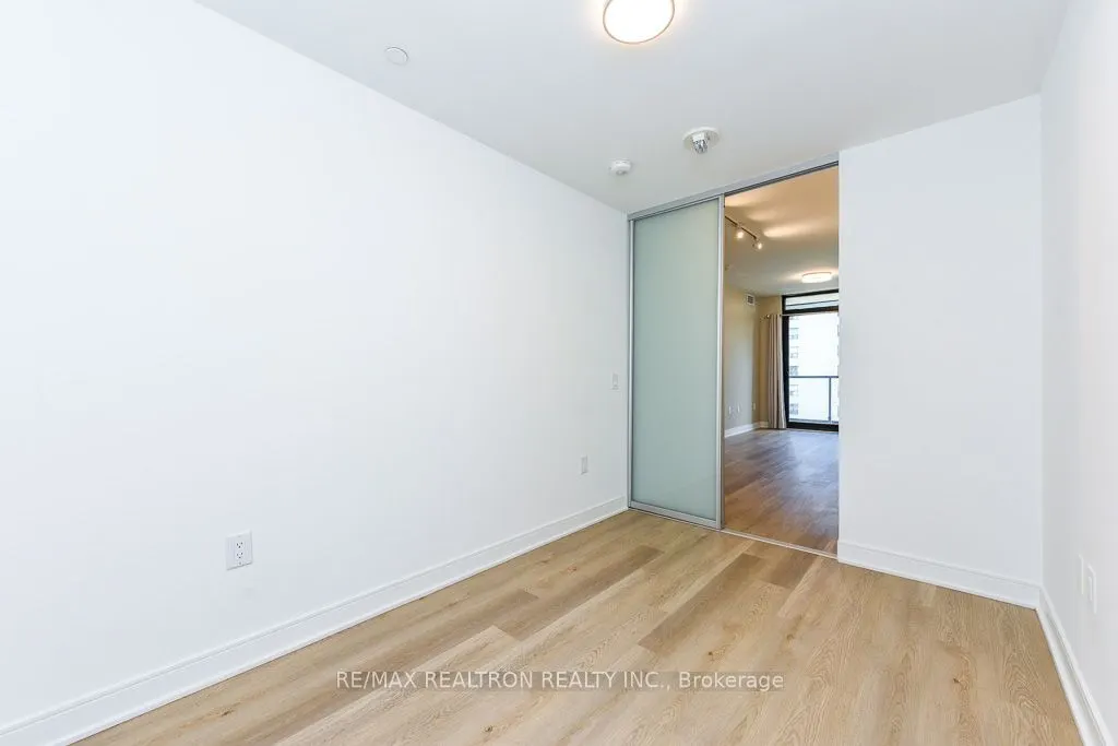 86 Dundas Street E #410