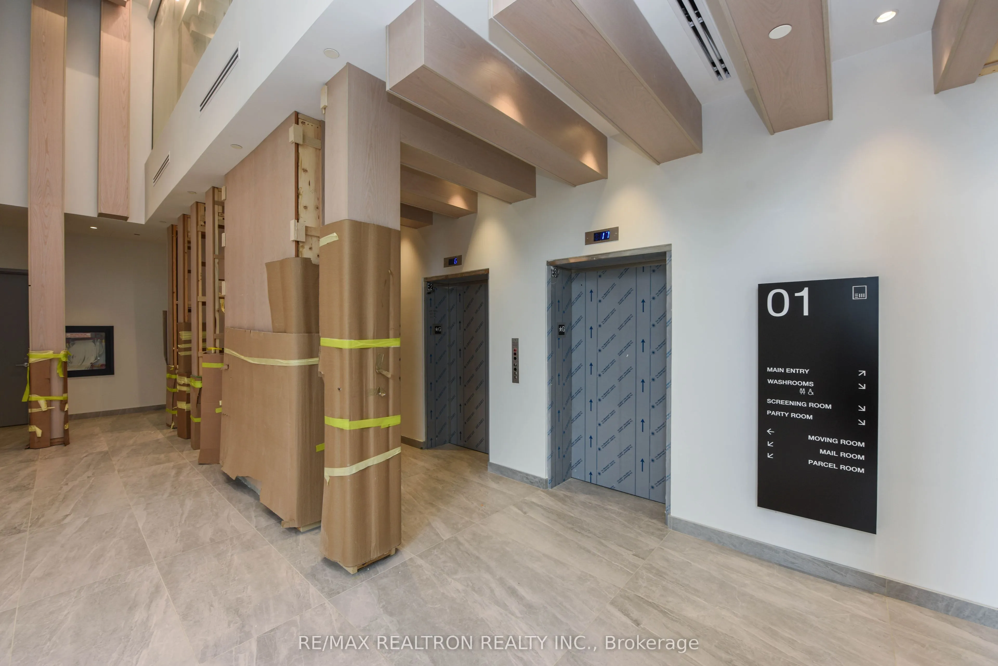 86 Dundas Street E #410
