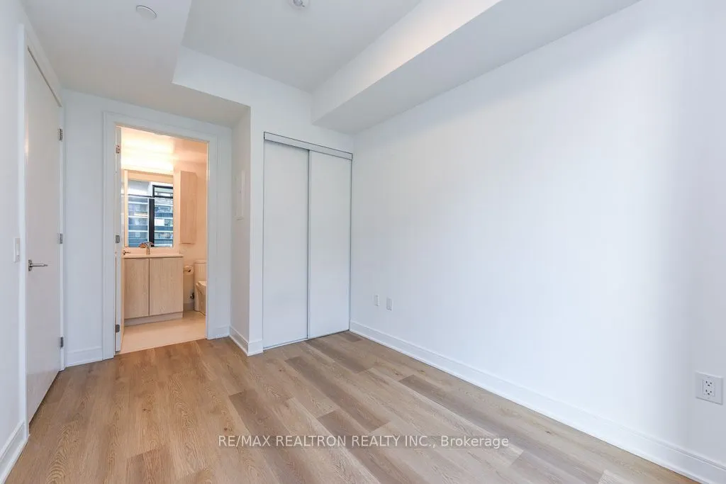 86 Dundas Street E #410