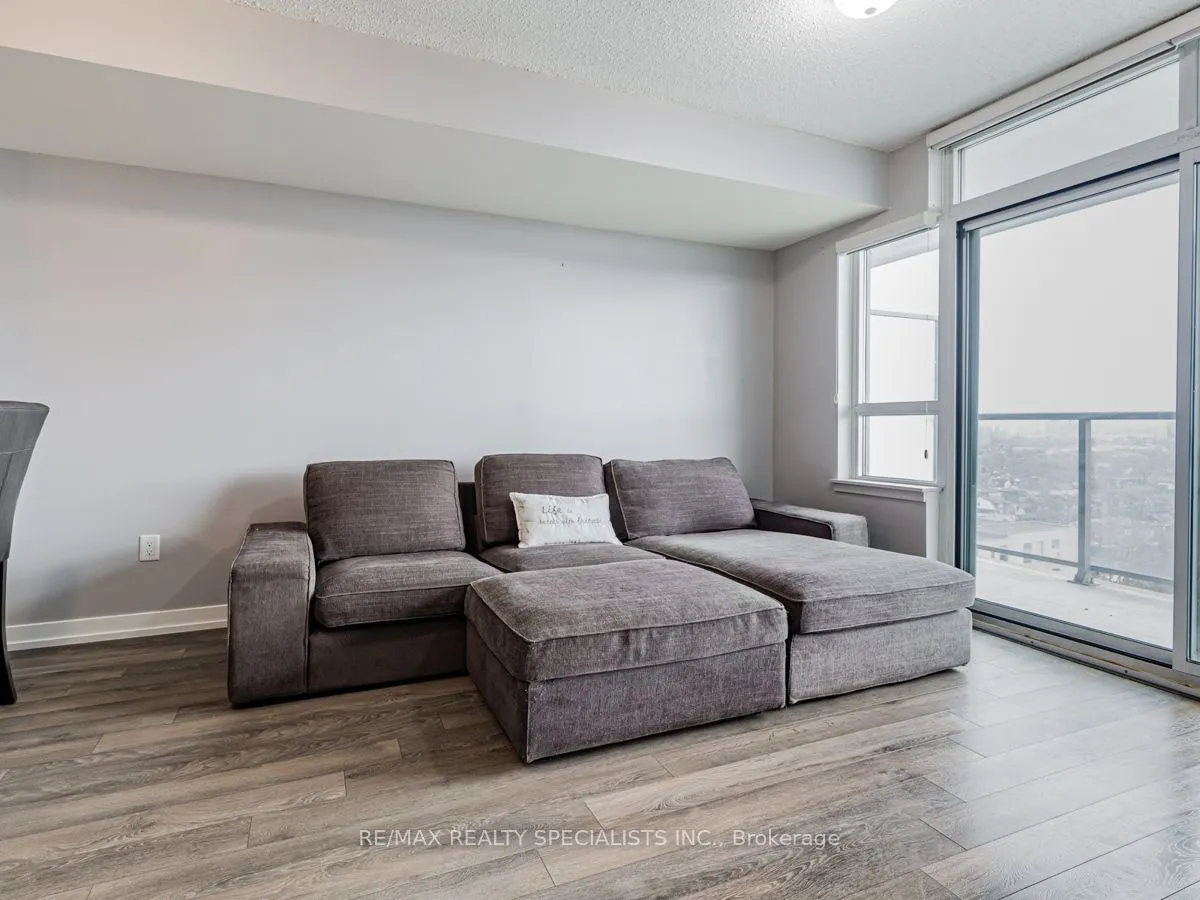 816 Lansdowne Avenue #1302