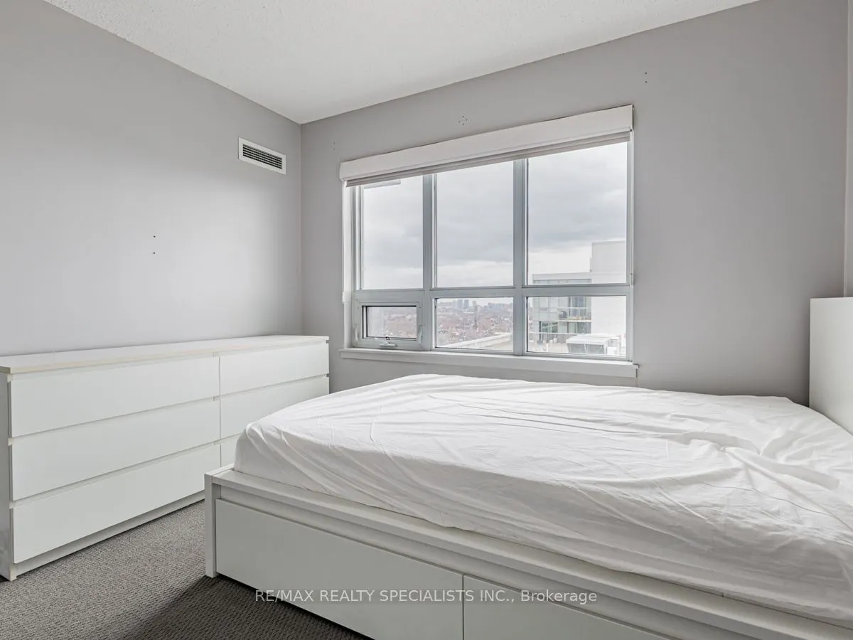816 Lansdowne Avenue #1302