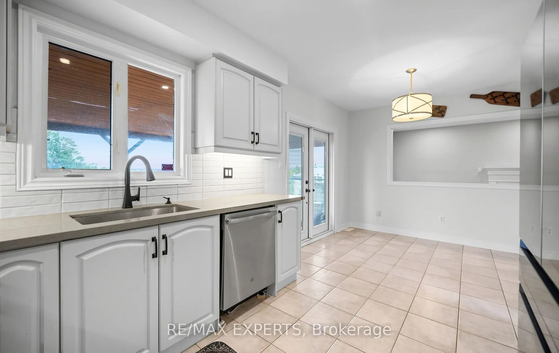 90 Coolspring Crescent